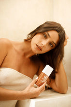 Load image into Gallery viewer, Vani-T Ultra Glow Setting Mist 80ML
